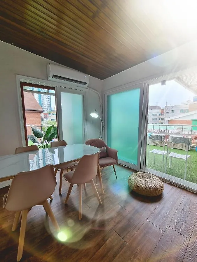 Hongdae Sky View Private Roof Garden House 2Br 2Qb 1Ssb Free Wifi Starbucks Capsule 외국인전용 Villa Seoul Sydkorea