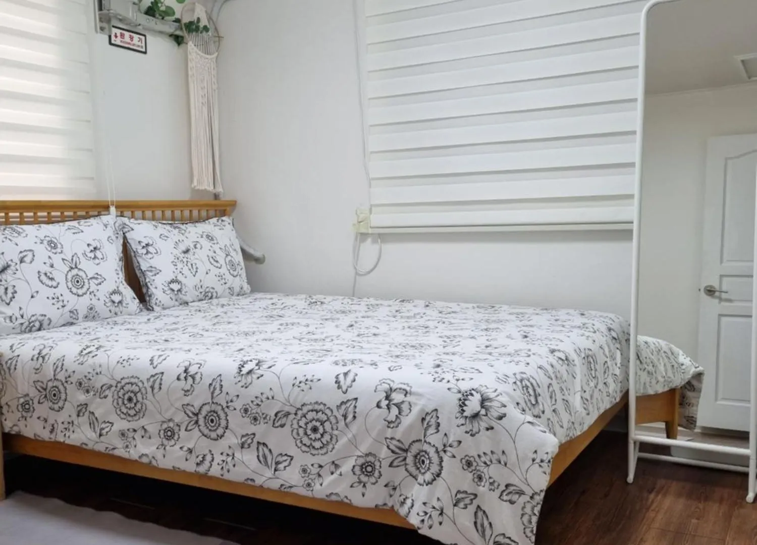 Hongdae Sky View Private Roof Garden House 2Br 2Qb 1Ssb Free Wifi Starbucks Capsule 외국인전용 Villa Seoul