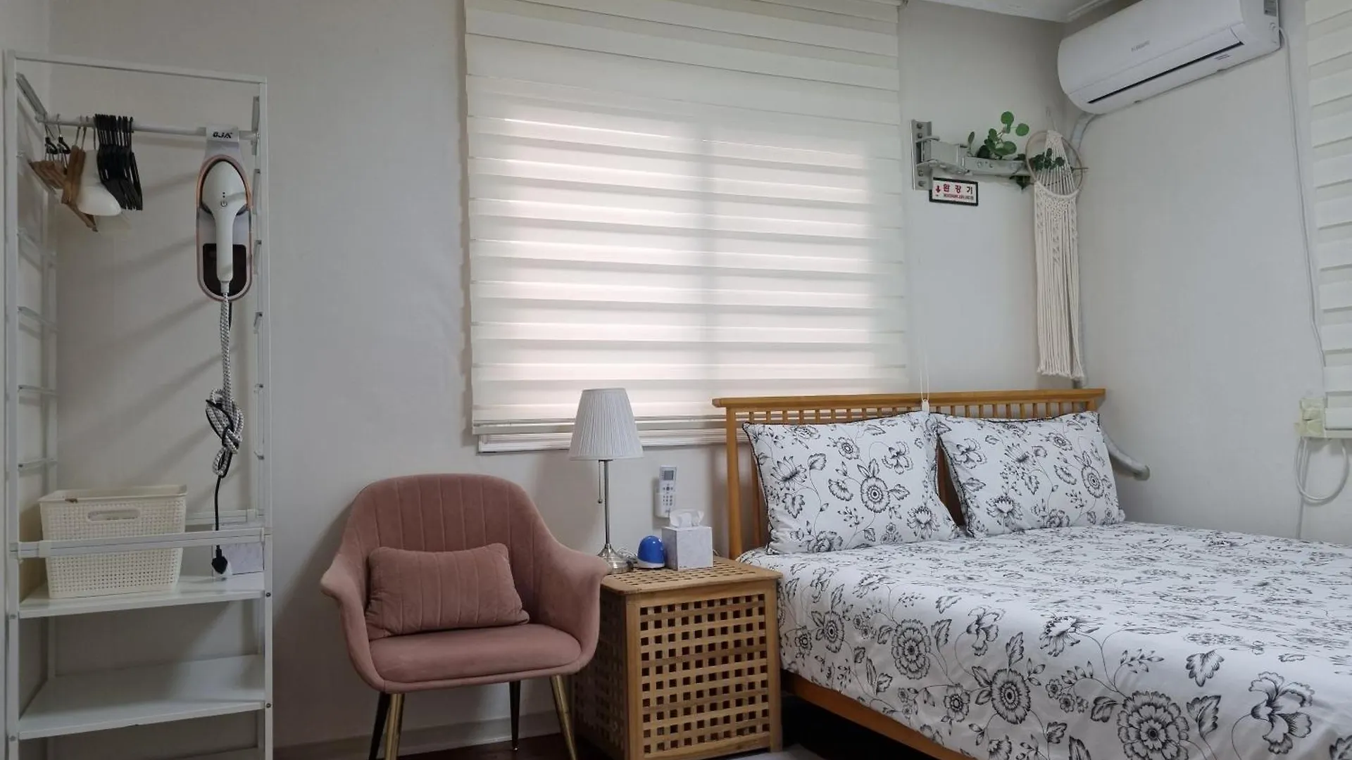 Hongdae Sky View Private Roof Garden House 2Br 2Qb 1Ssb Free Wifi Starbucks Capsule 외국인전용 Villa Seoul Sydkorea