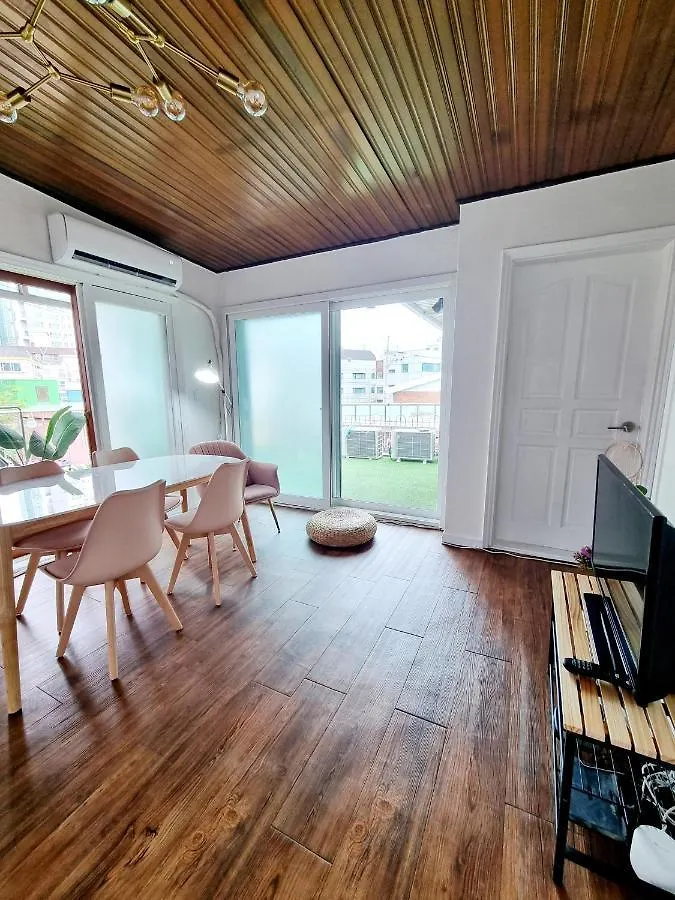ソウル特別市 Hongdae Sky View Private Roof Garden House 2Br 2Qb 1Ssb Free Wifi Starbucks Capsule 외국인전용ヴィラ ヴィラ